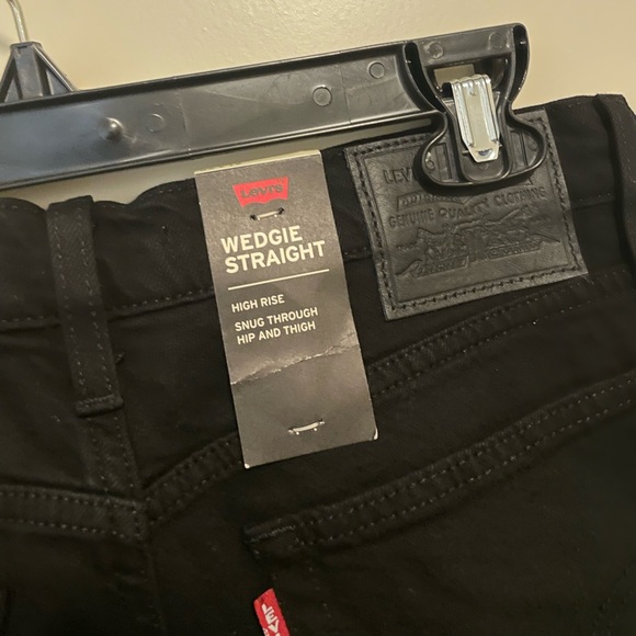 NWT Levi's Premium Wedgie Straight Jeans in Black - Size: 27 x 28 - Picture 12 of 14